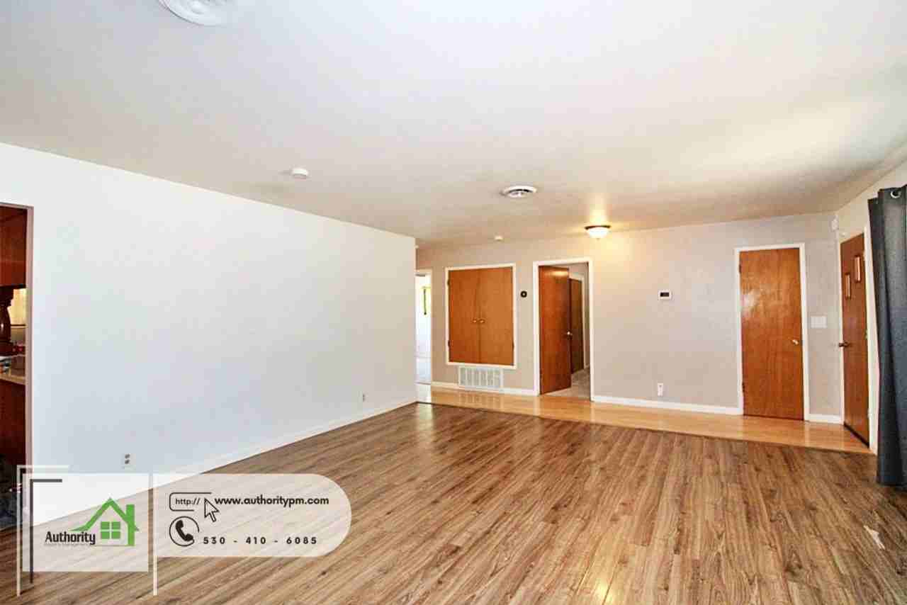 4548 Pensacola St - Photo 7 of 28