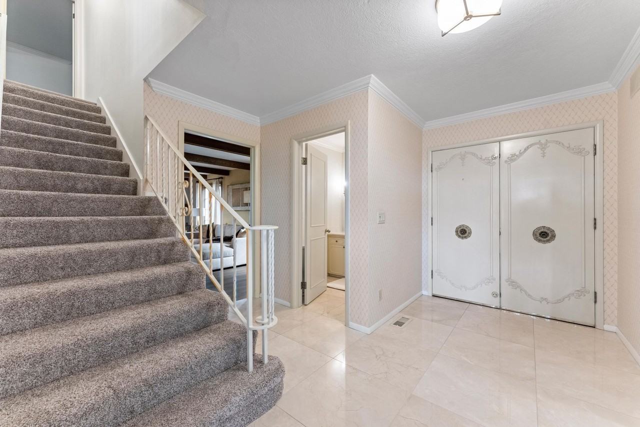 990 W Parkhill Dr - Photo 5 of 50