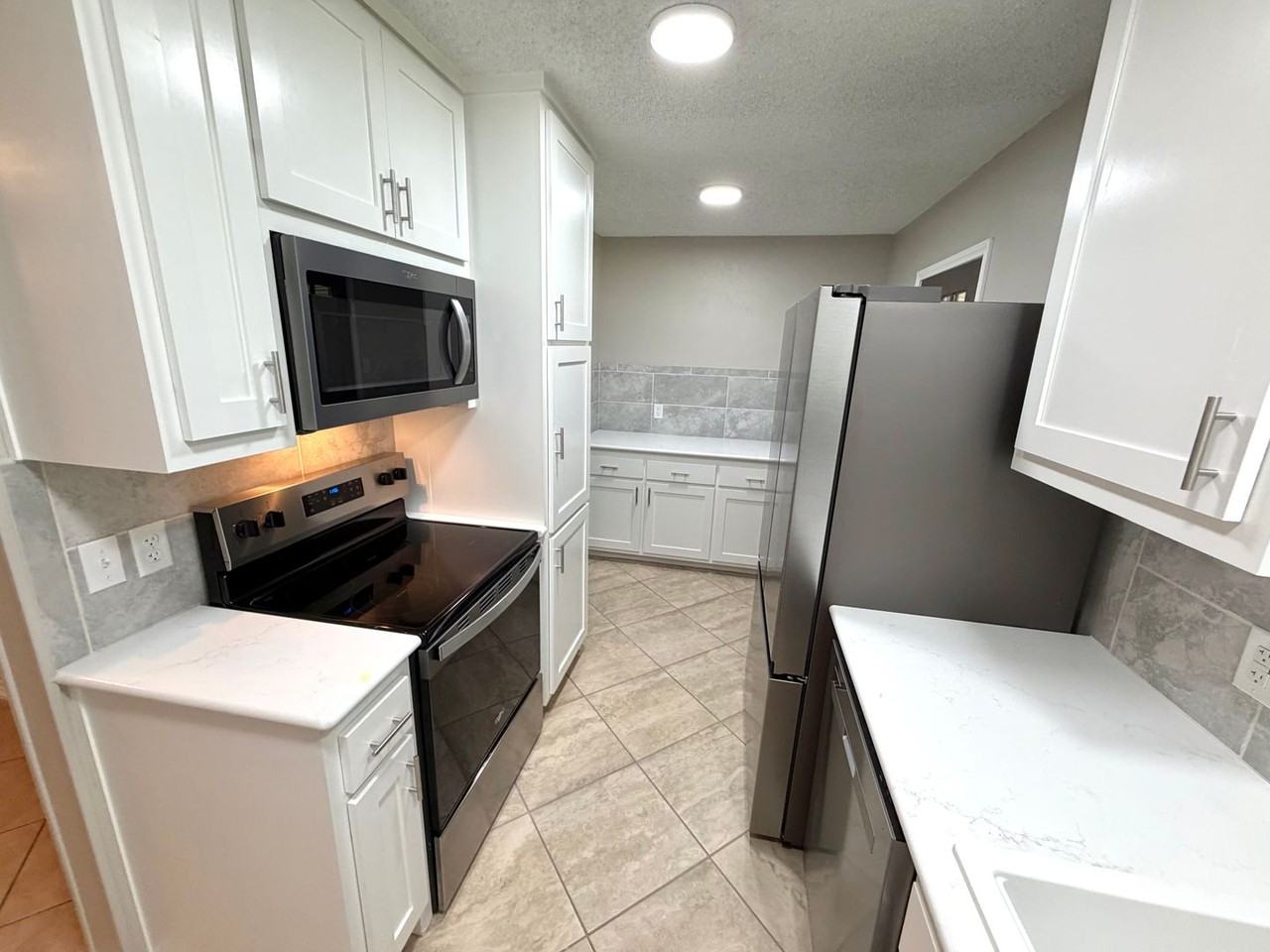1114 Rhonda Lee St - Photo 5 of 8