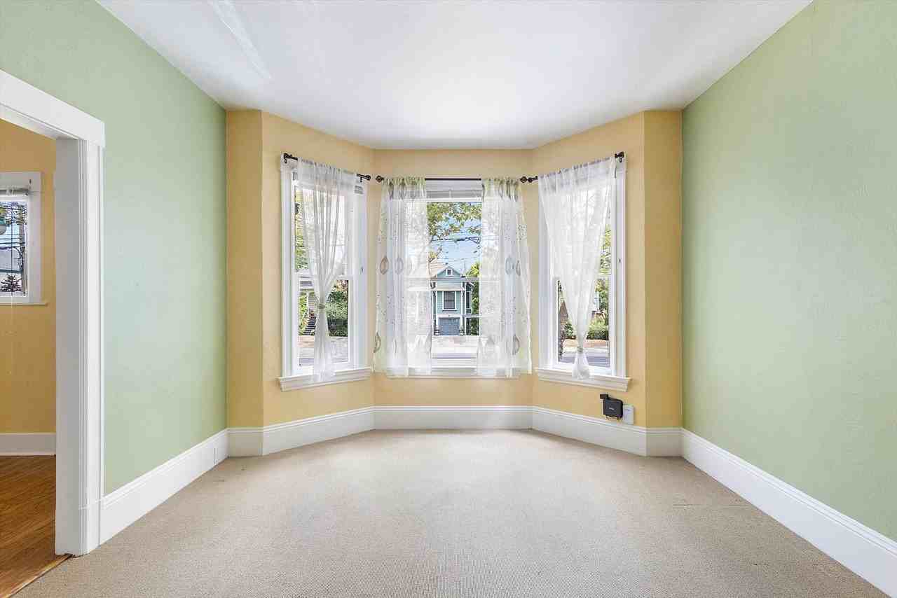 1044 1/2 Central Ave - Photo 6 of 27