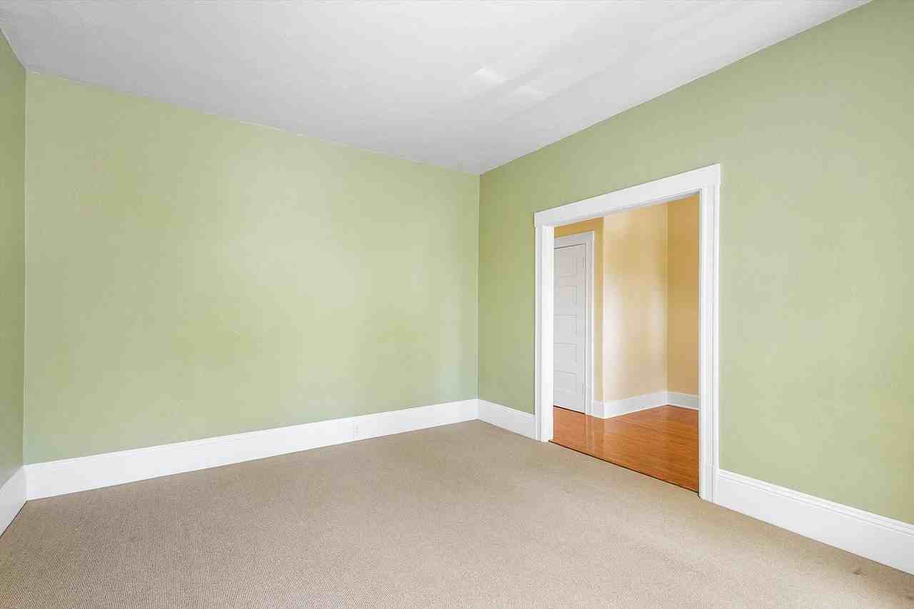 1044 1/2 Central Ave - Photo 7 of 27