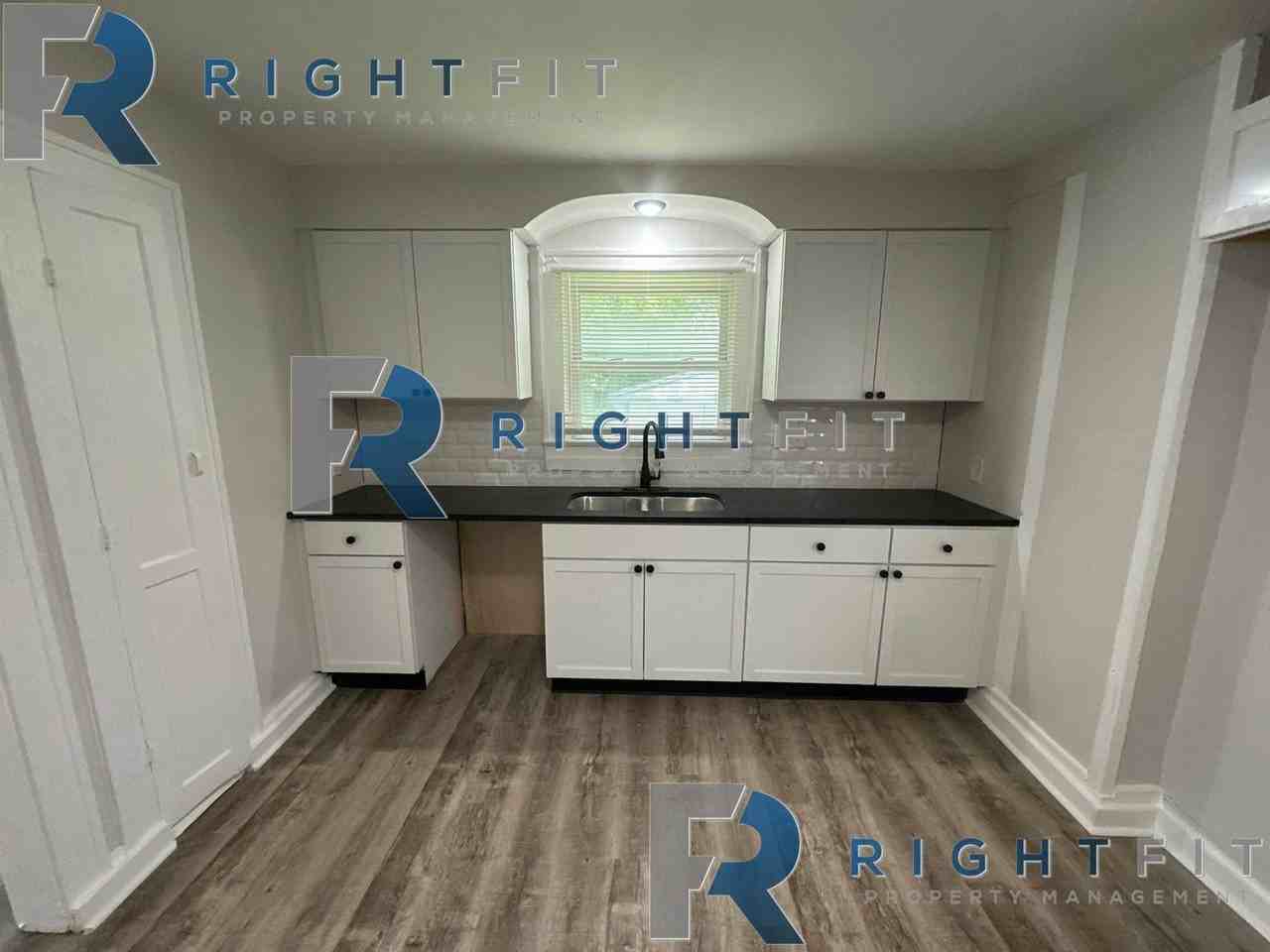 4254 E 34th St - Photo 5 of 12