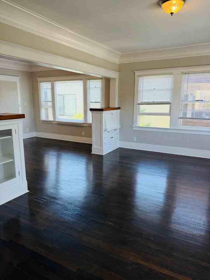 425 W 4th St - Photo 2 of 14