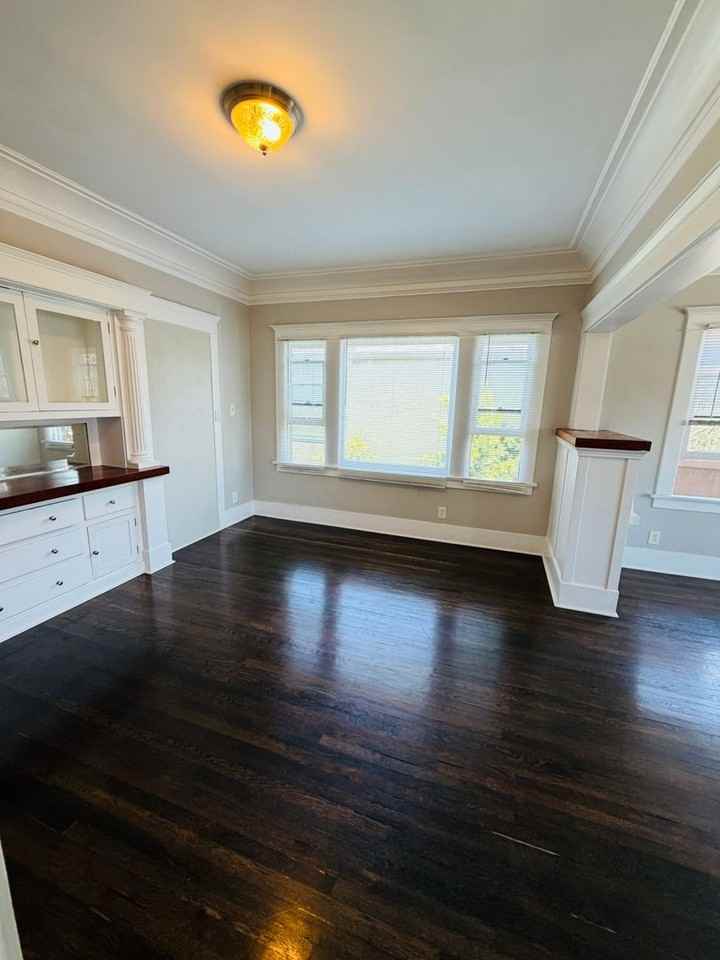 425 W 4th St - Photo 3 of 14