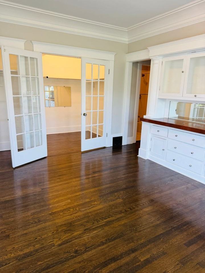 425 W 4th St - Photo 4 of 14