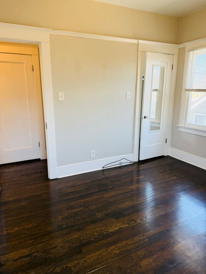 425 W 4th St - Photo 7 of 14