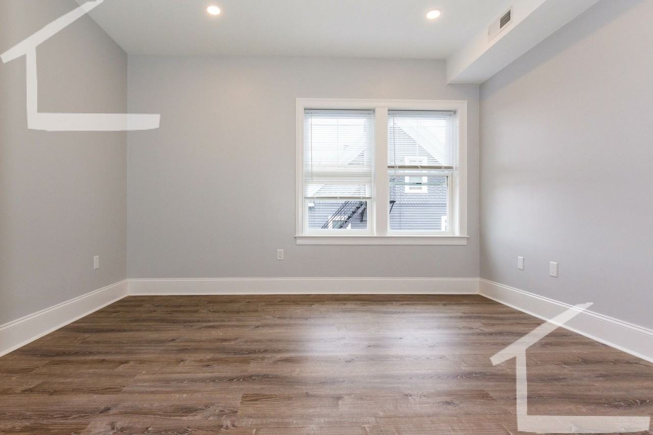 120 Kenrick St - Photo 4 of 16