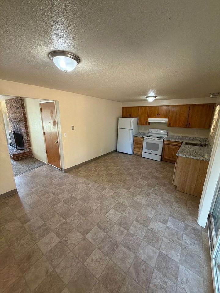 2610 Taylor St - Photo 6 of 13