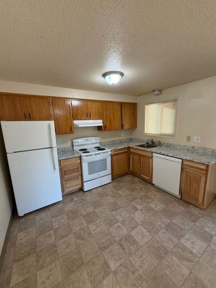2610 Taylor St - Photo 7 of 13