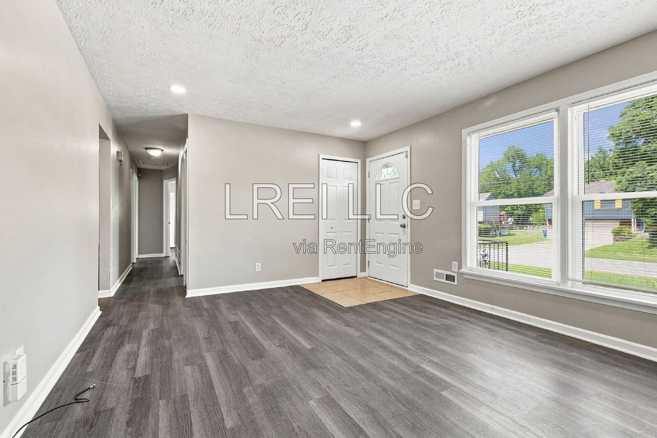 9410 Michael Edward Dr - Photo 2 of 18