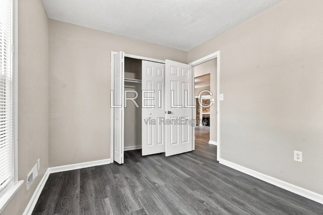 9410 Michael Edward Dr - Photo 3 of 18