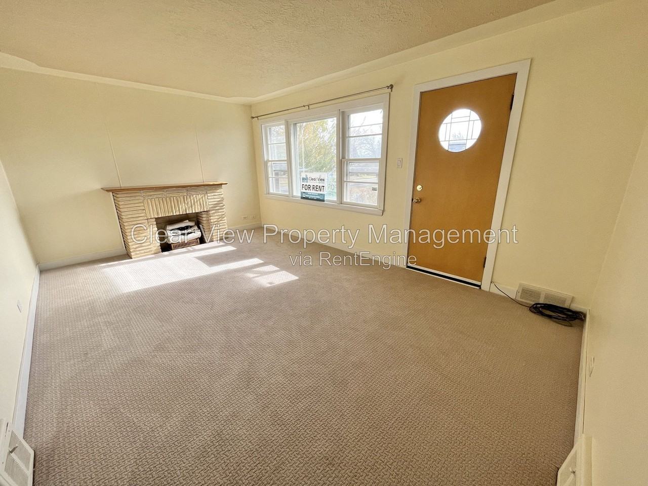 319 8a Ave S - Photo 3 of 18