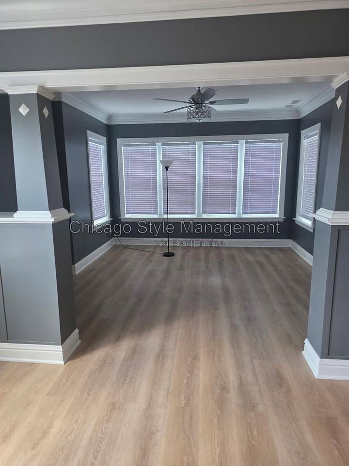 9517 S Escanaba Ave #2 - Photo 2 of 7