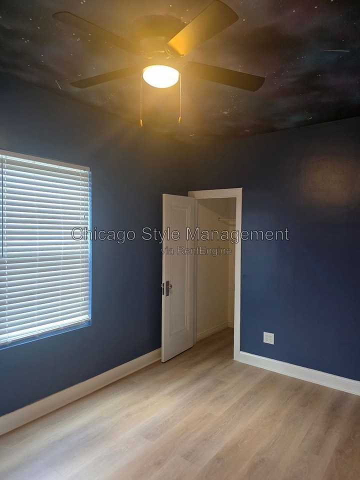 9517 S Escanaba Ave #2 - Photo 3 of 7