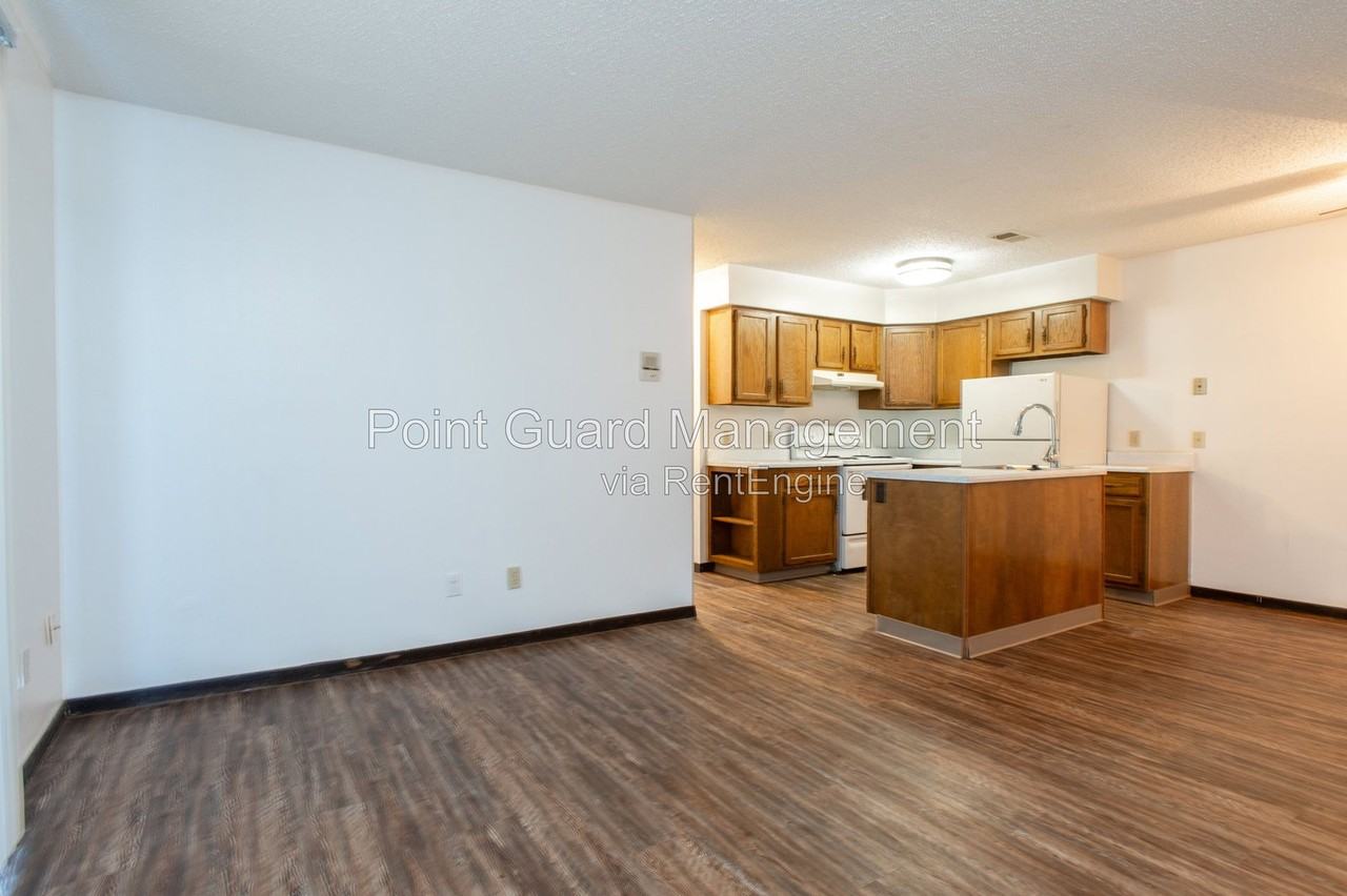 844 N Waco Ave #A105 - Photo 2 of 11