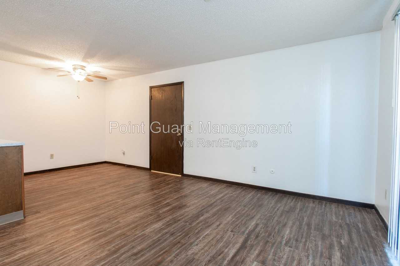 844 N Waco Ave #A105 - Photo 3 of 11