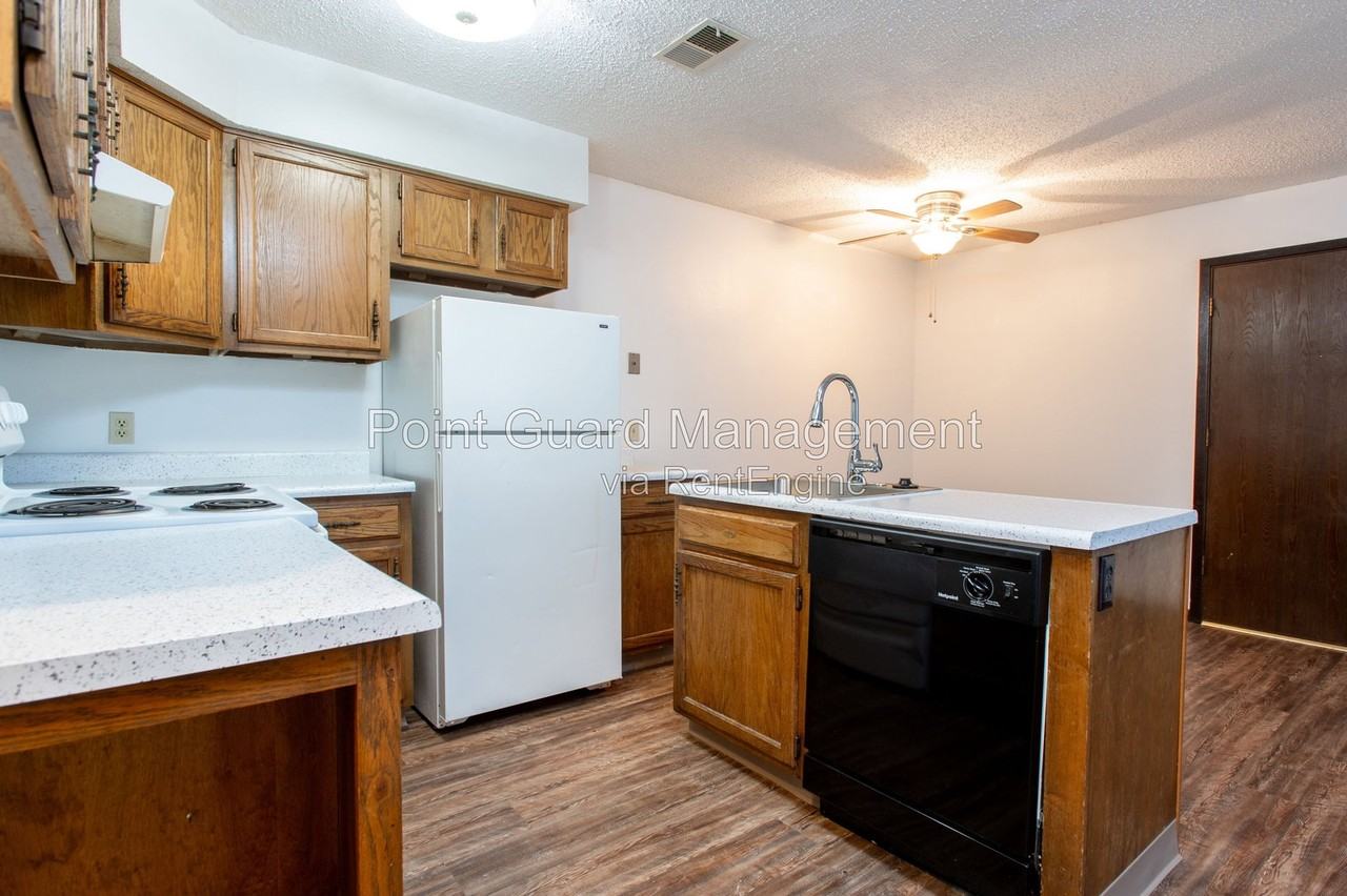 844 N Waco Ave #A105 - Photo 5 of 11