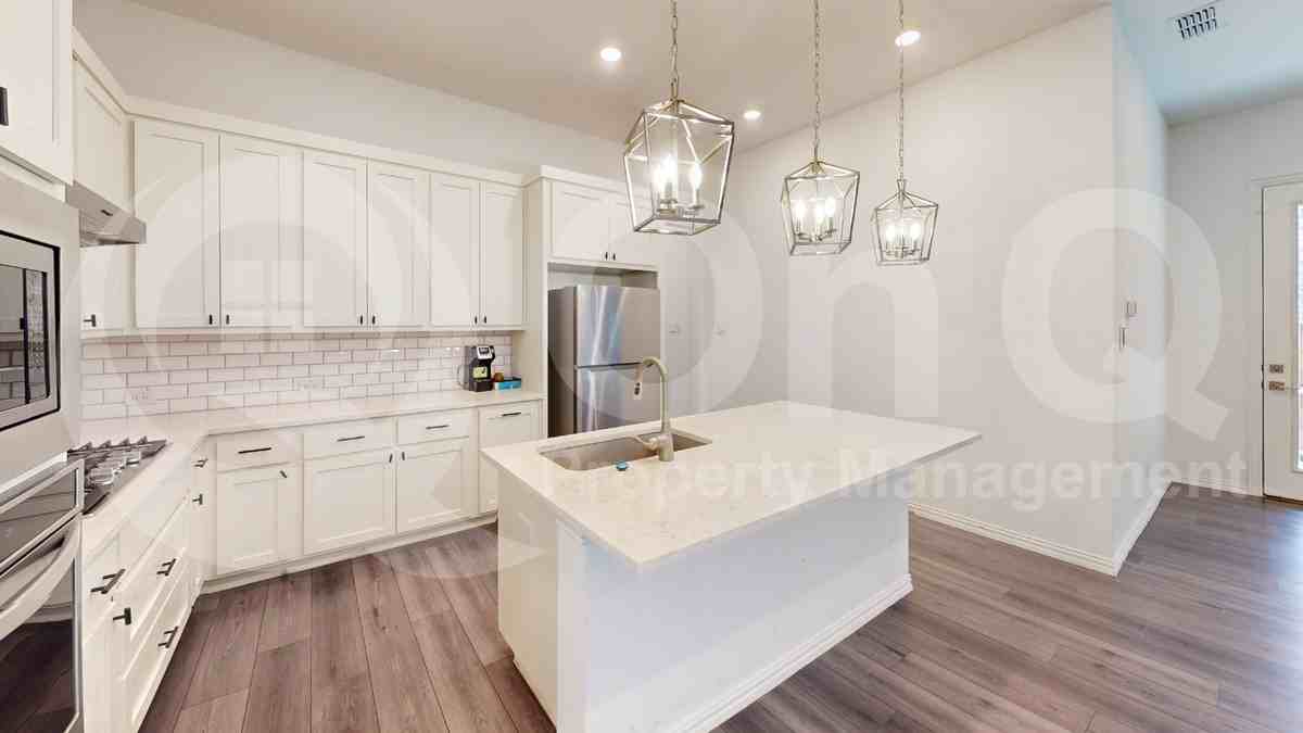 3285 Dover Dr - Photo 4 of 27