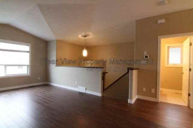 264 Sunridge Rd W - Photo 2 of 20