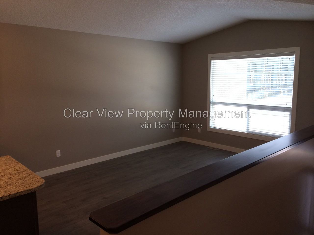 264 Sunridge Rd W - Photo 3 of 20