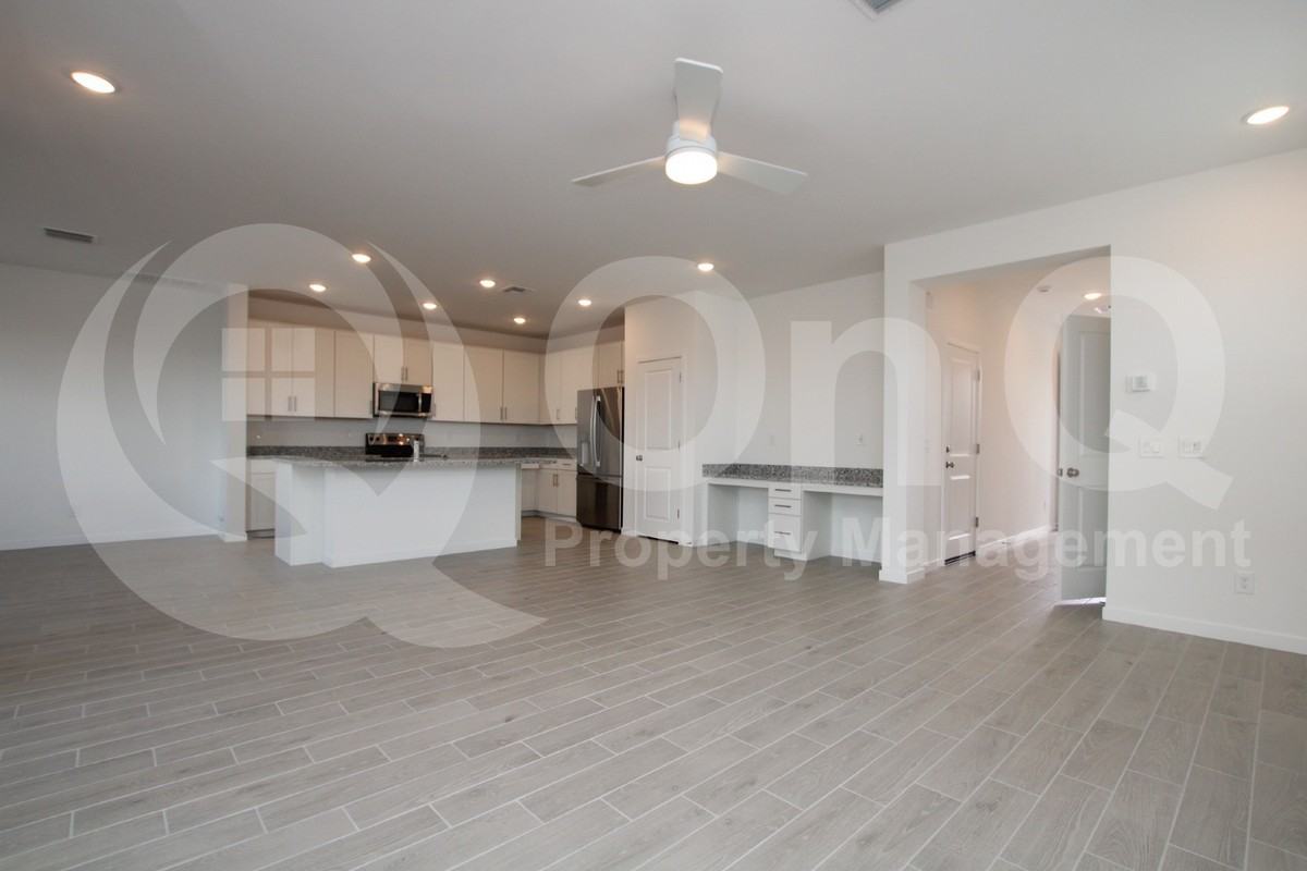 7442 W Nicolet Ave - Photo 4 of 17