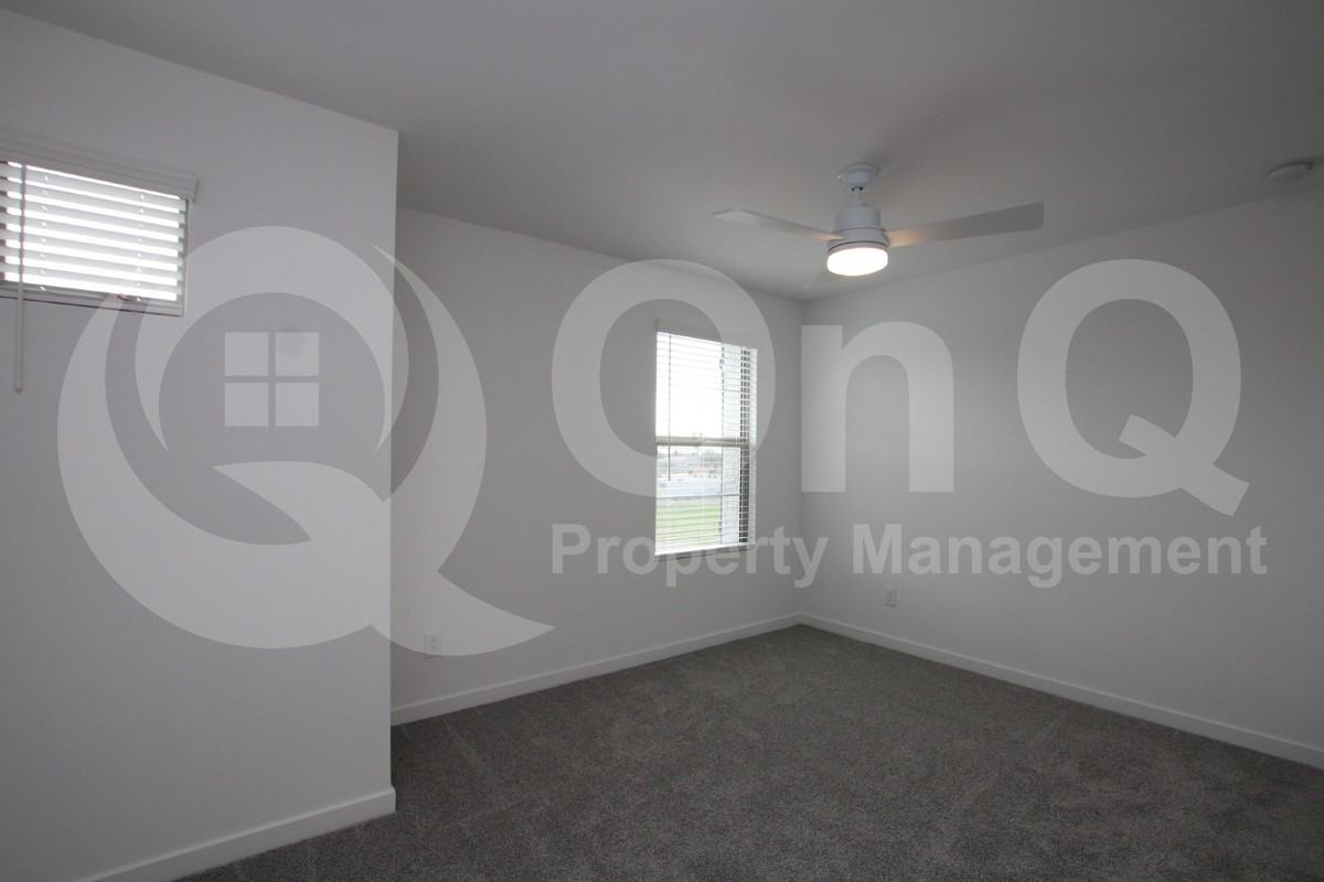 7442 W Nicolet Ave - Photo 7 of 17