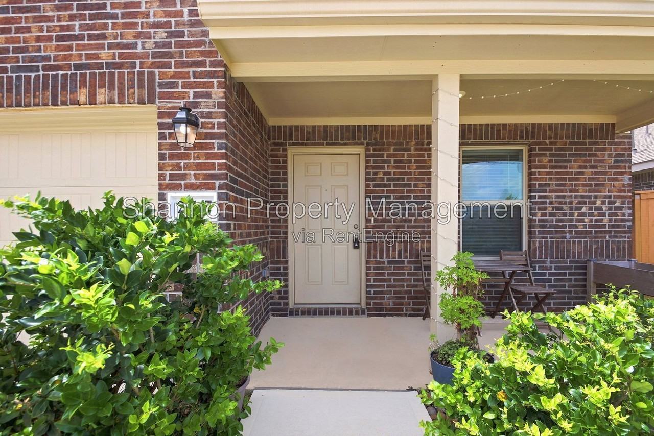27147 Breakaway Ln - Photo 2 of 24