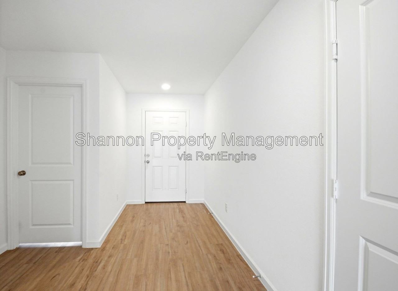 27147 Breakaway Ln - Photo 3 of 24