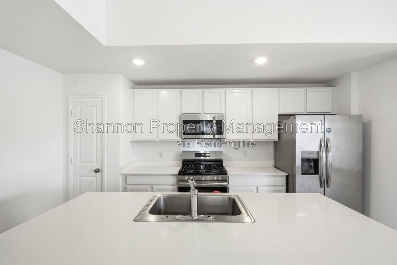 27147 Breakaway Ln - Photo 6 of 24