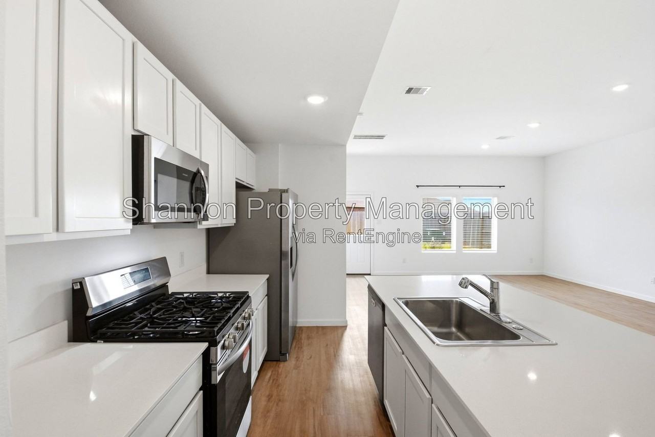 27147 Breakaway Ln - Photo 7 of 24