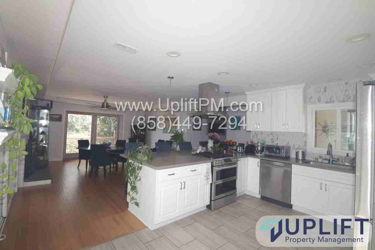 2655 Chauncey Dr - Photo 3 of 15