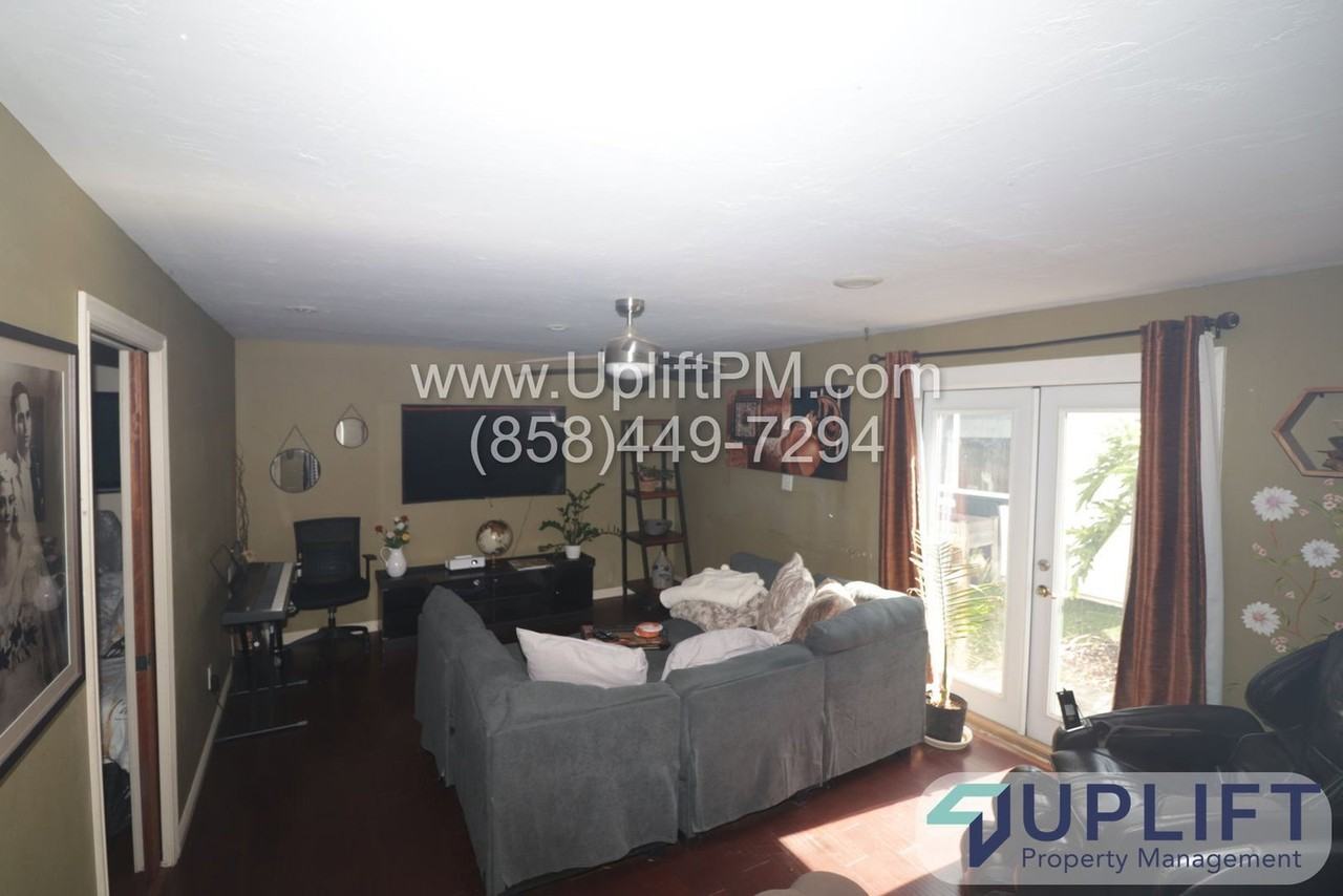 2655 Chauncey Dr - Photo 4 of 15