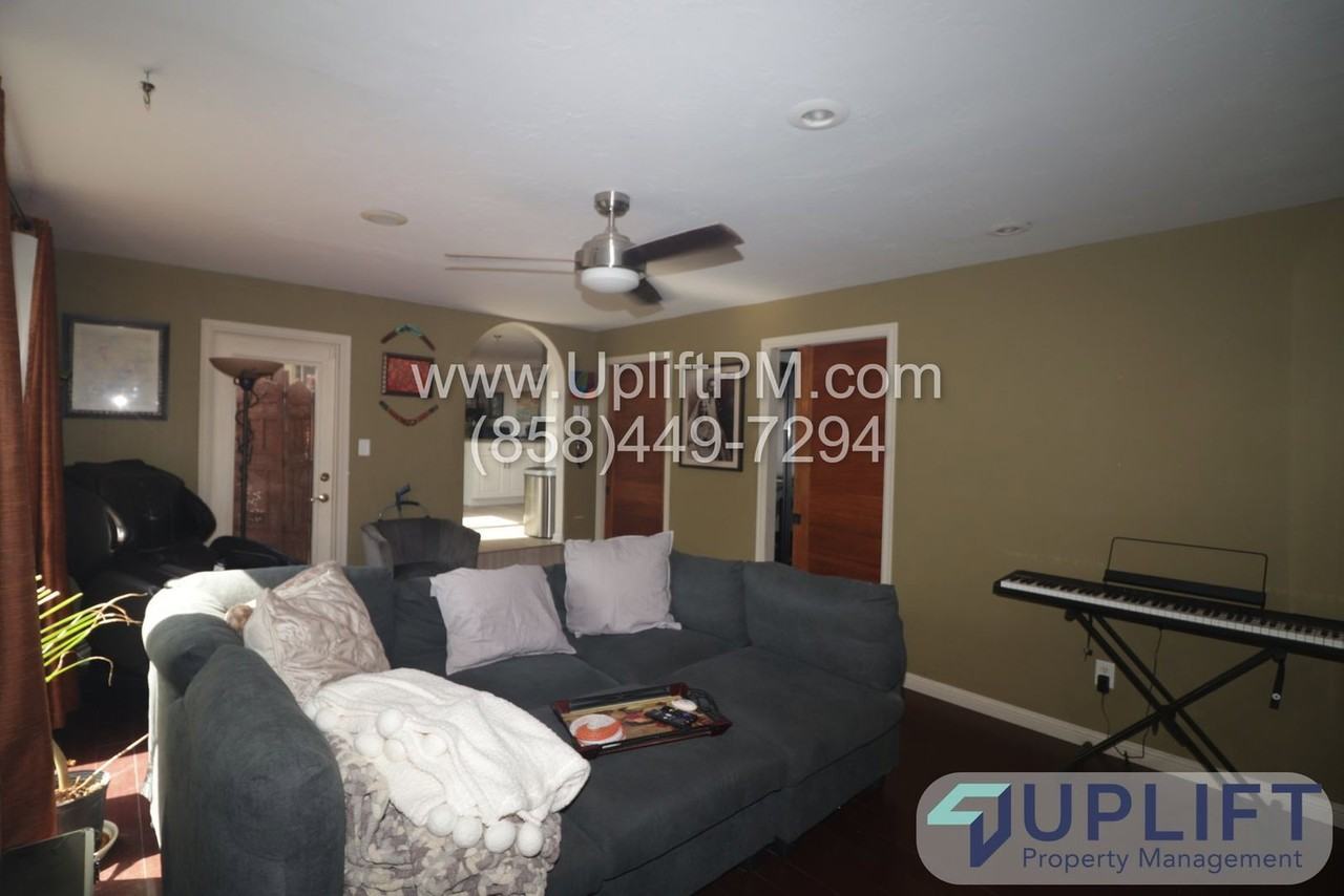 2655 Chauncey Dr - Photo 5 of 15