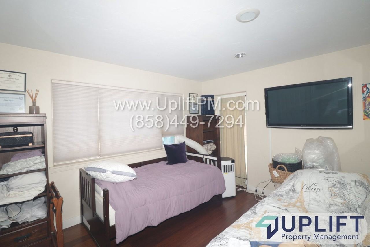 2655 Chauncey Dr - Photo 6 of 15