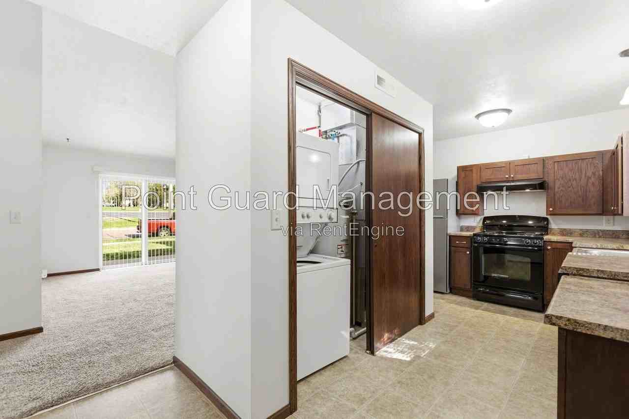 113 S Mable Ave #213 - Photo 3 of 36
