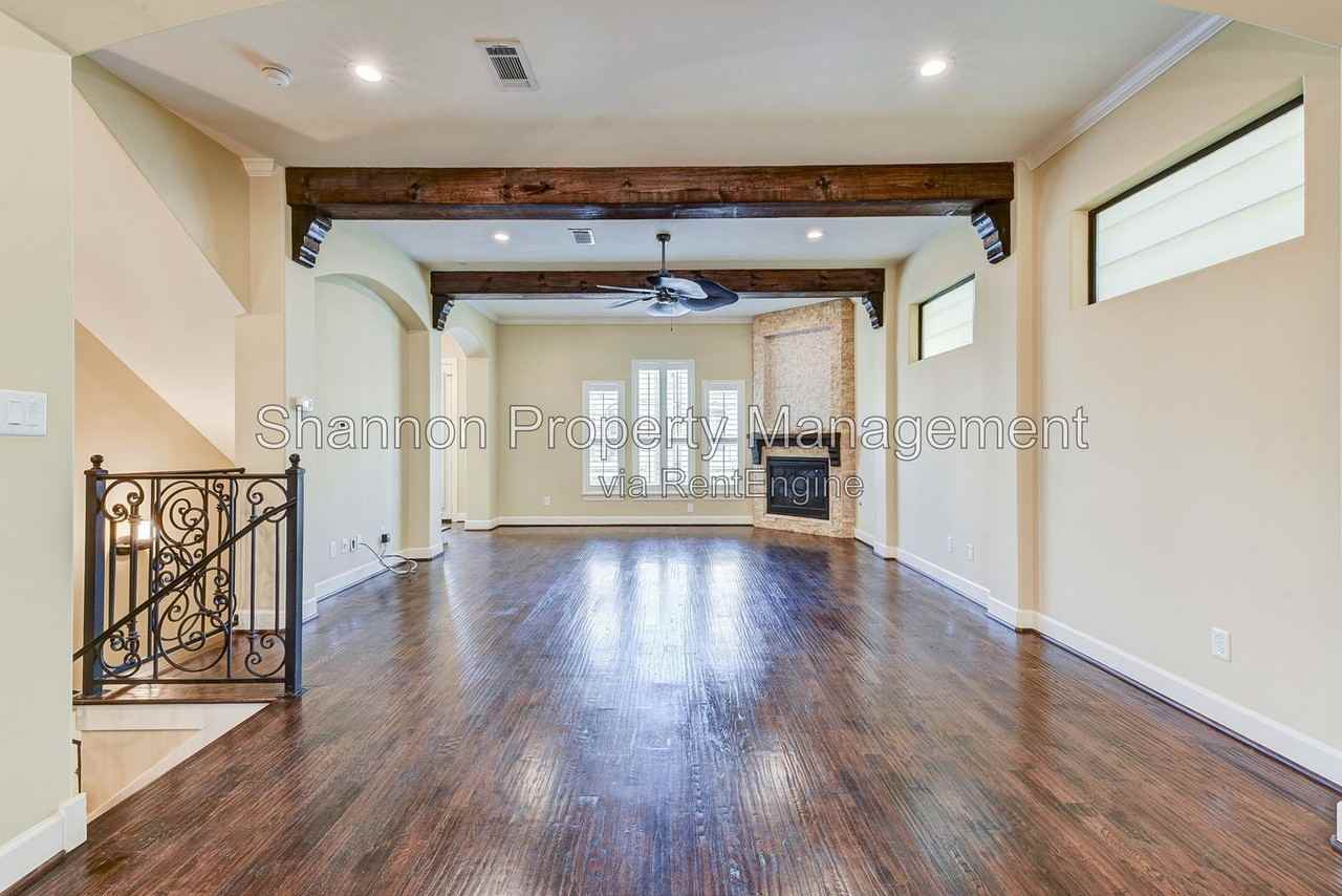 2306 Couch St - Photo 7 of 25