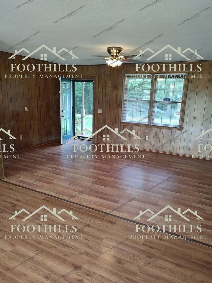 104 Wishire Dr - Photo 2 of 18