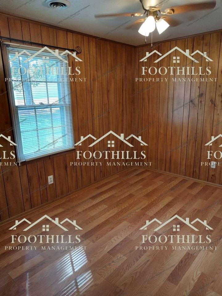 104 Wishire Dr - Photo 3 of 18