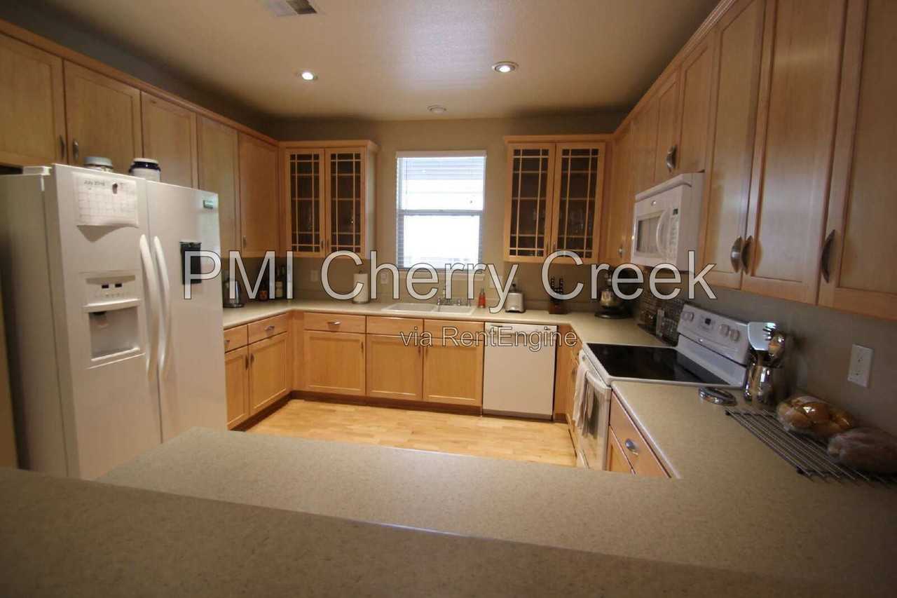 6385 S Xanadu Way - Photo 4 of 33