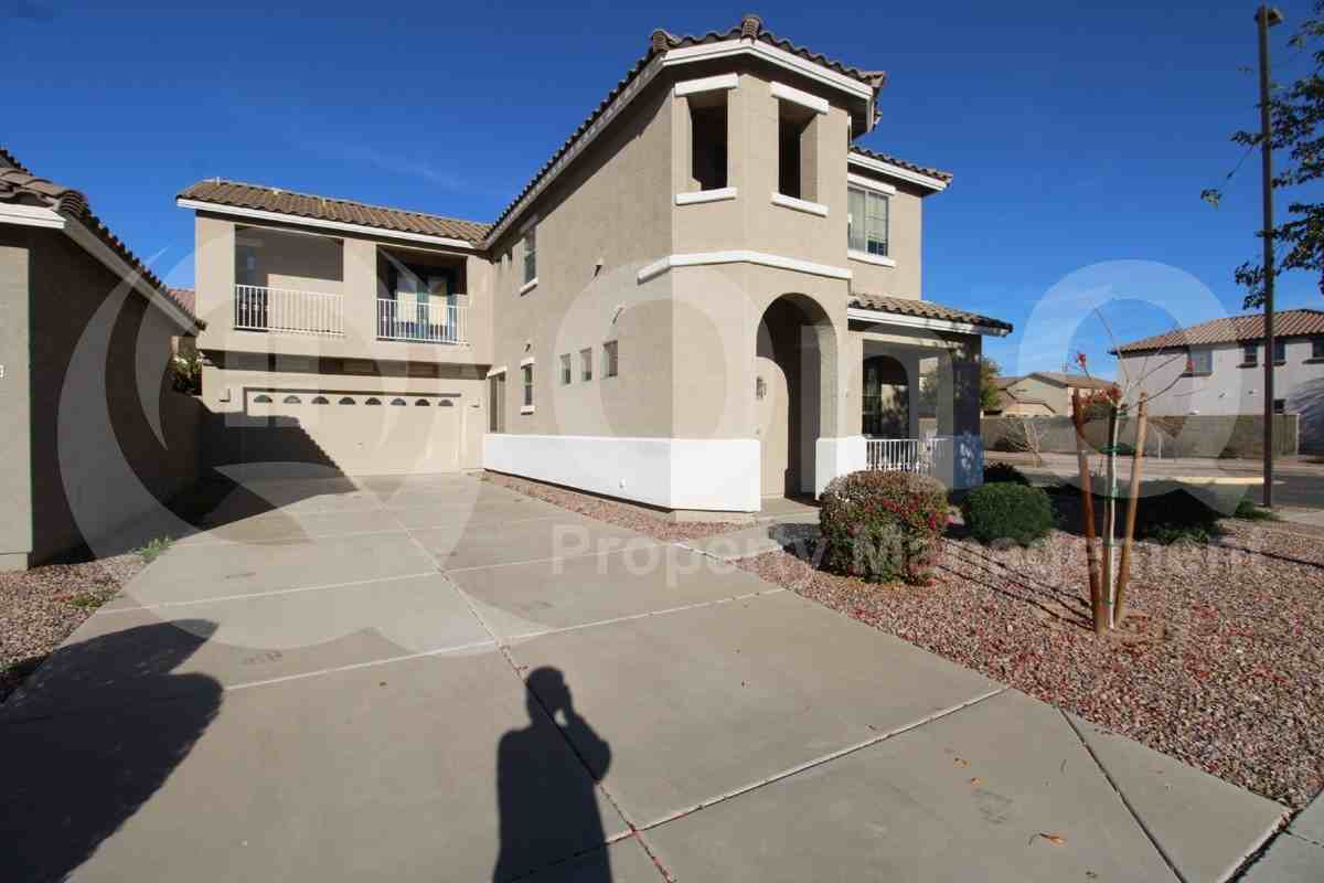 3864 E Baars Ave - Photo 3 of 24