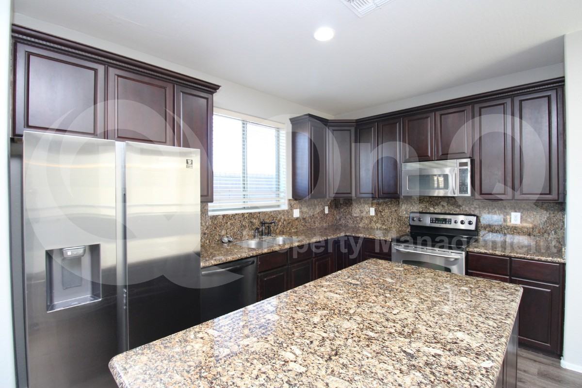 3864 E Baars Ave - Photo 4 of 24