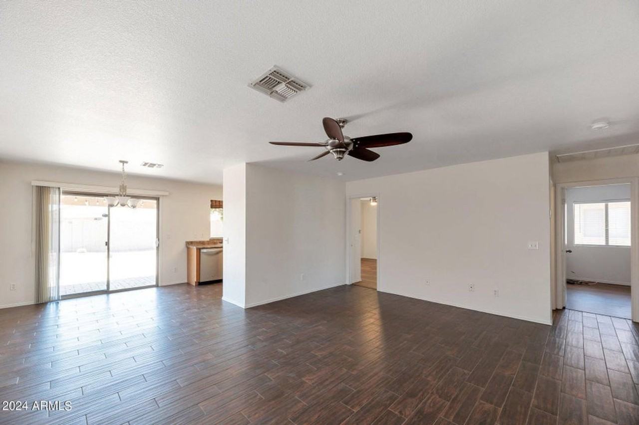 13825 W Ironwood St - Photo 2 of 11