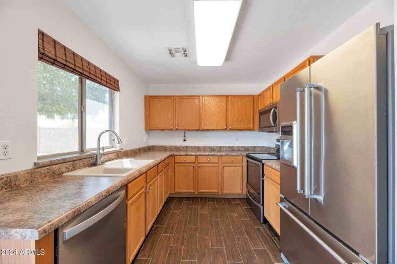 13825 W Ironwood St - Photo 4 of 11