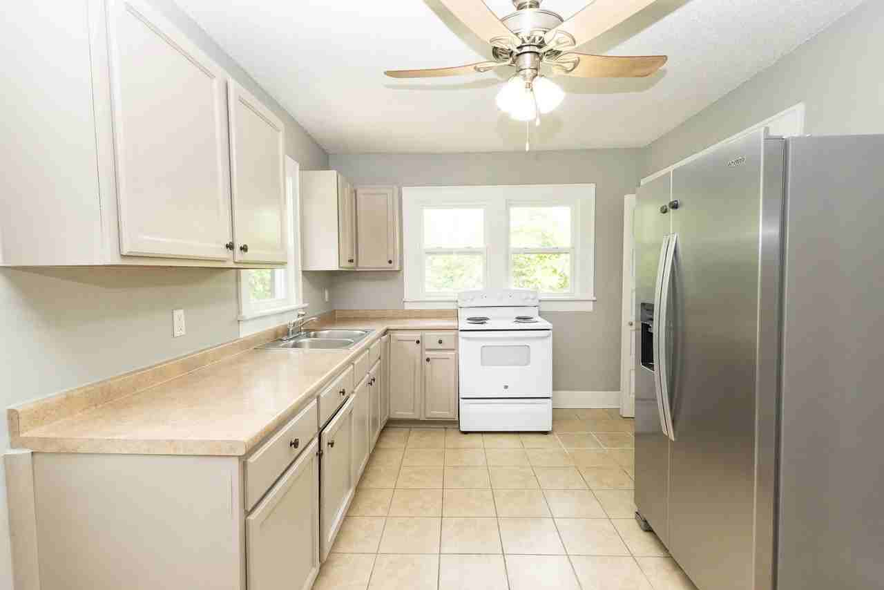 1812 John Ross Rd - Photo 4 of 22