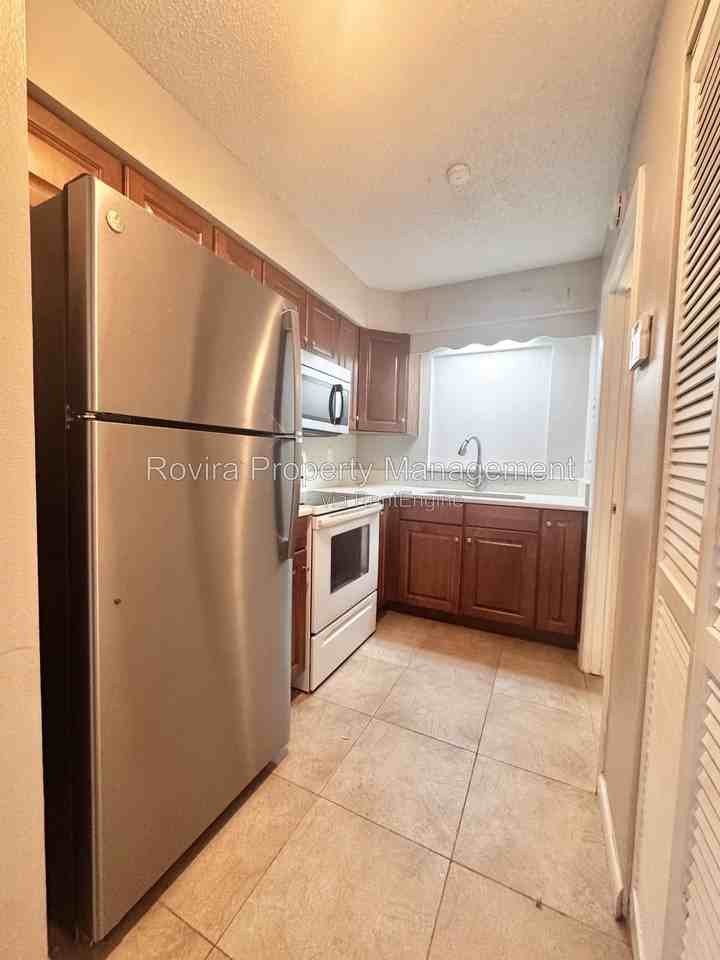 1350 Anderson St #1350 - Photo 5 of 11