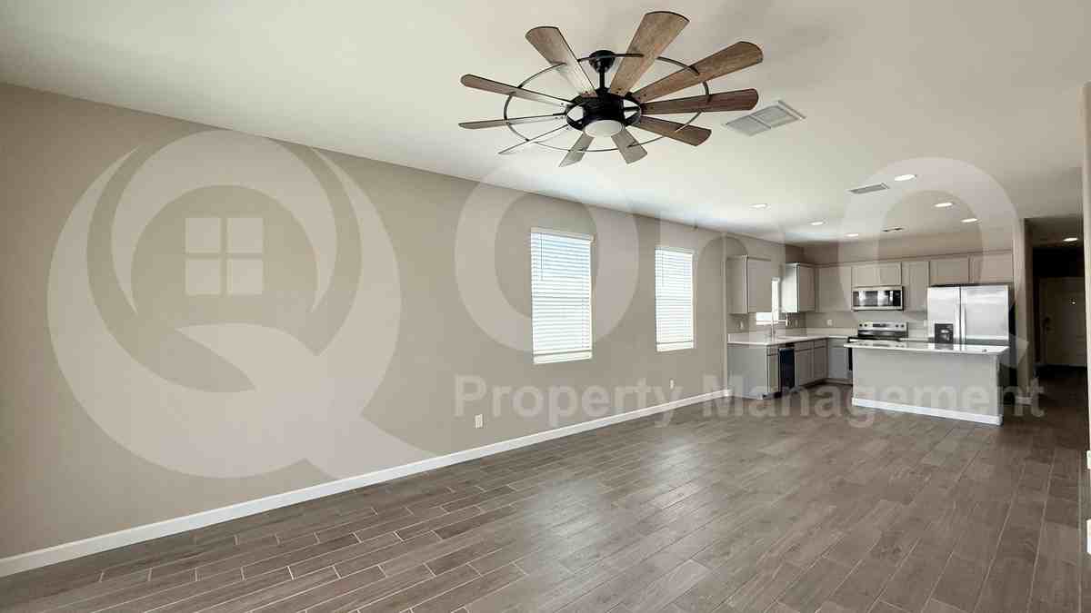 24089 W Hilton Ave - Photo 3 of 20