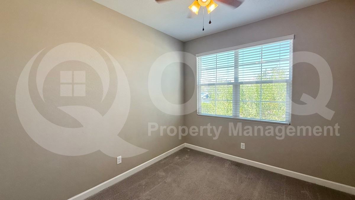 24089 W Hilton Ave - Photo 6 of 20