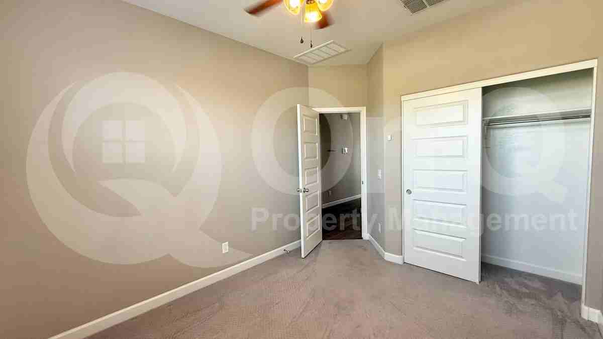 24089 W Hilton Ave - Photo 7 of 20