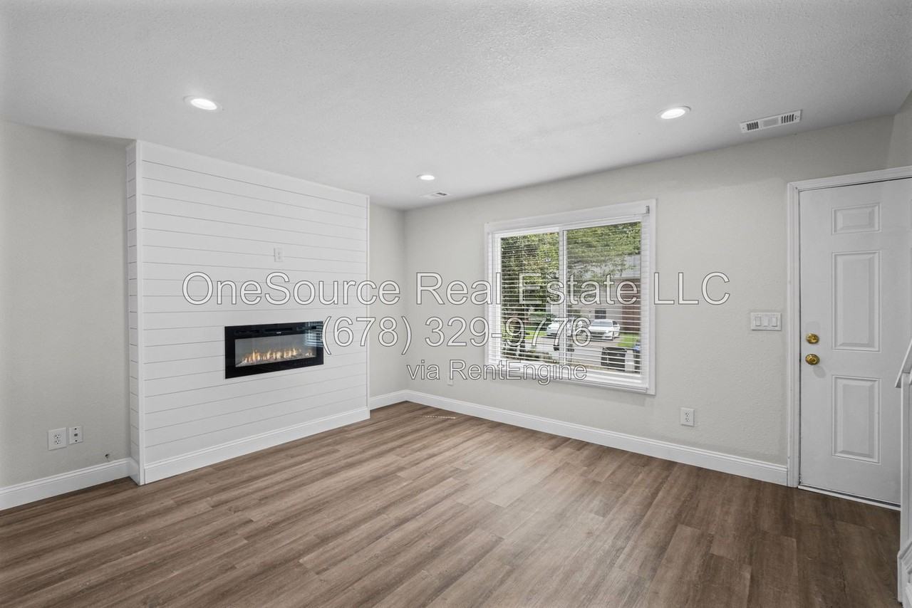 1340 N Hampton Rd #1 - Photo 7 of 28