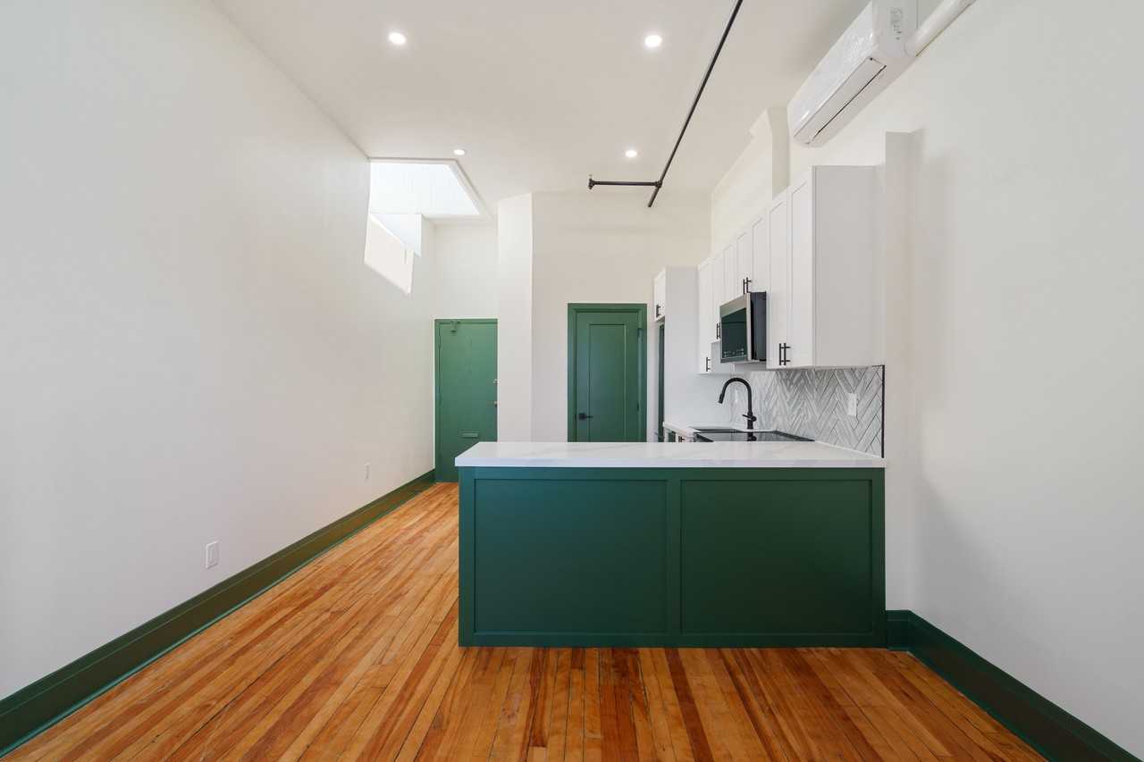 72 James Street North - Photo 3 of 12